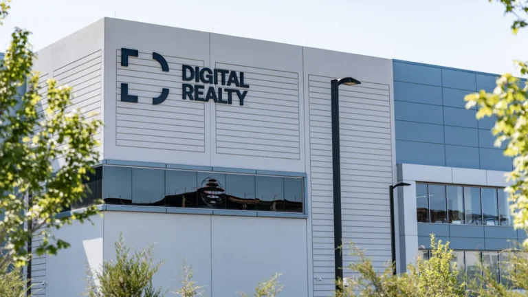 Market Reaction: Digital Realty Slides Premarket Despite $3.5 Billion Northern Virginia Data Center Consolidation